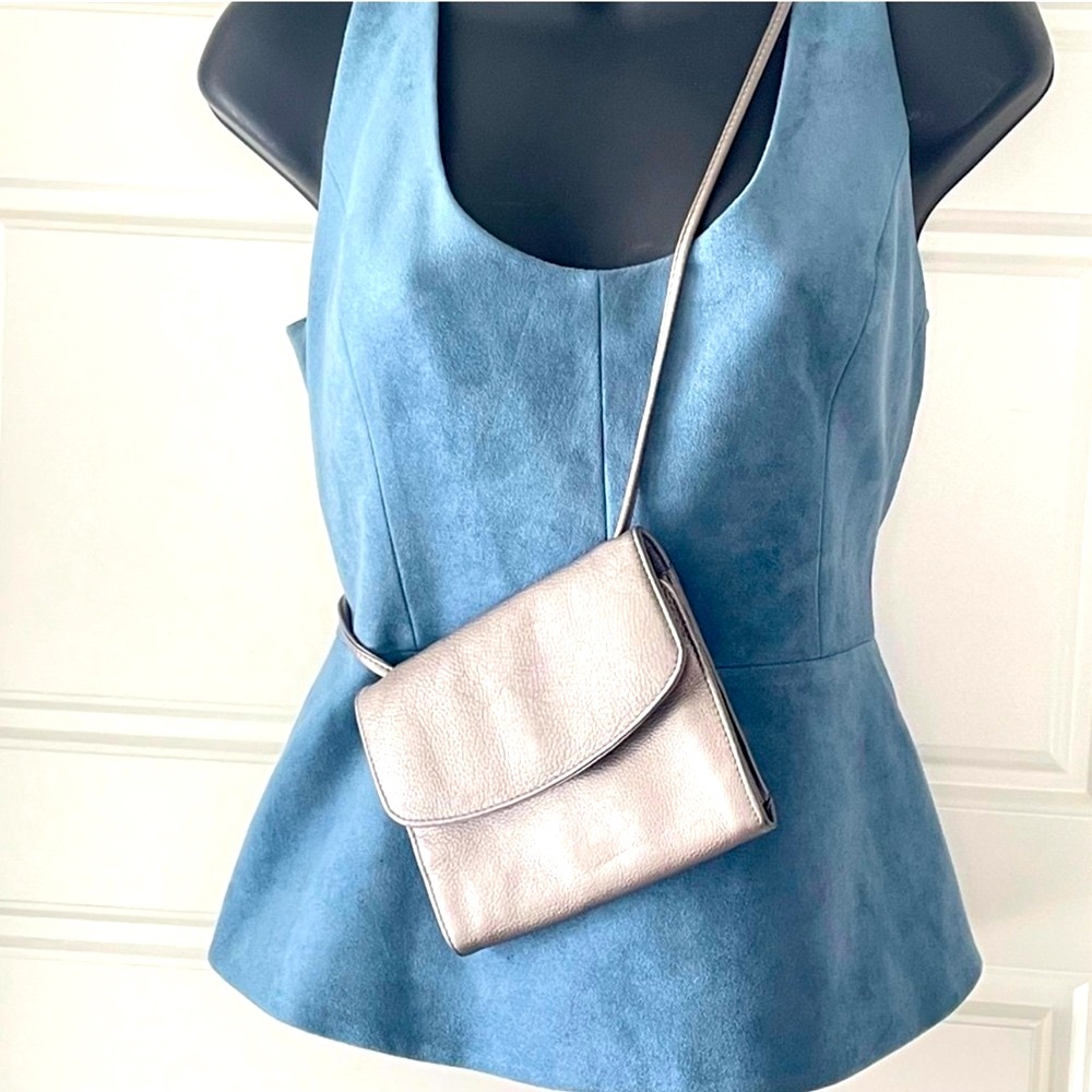 DEREK ALEXANDER CROSSBODY PEBBLED LEATHER SILVER TONE BAG
